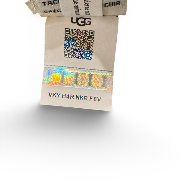 Men’s UGG® ELIAS UGGFLUFF MITTENS - Picture 7 of 7